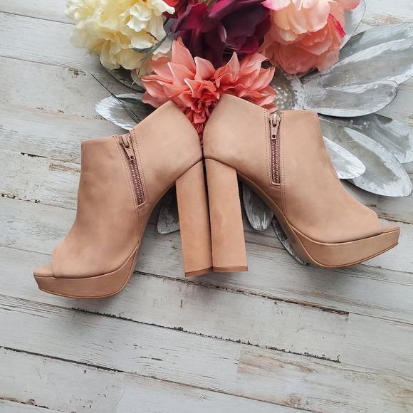 Womens shoes - Picture 1 of 4